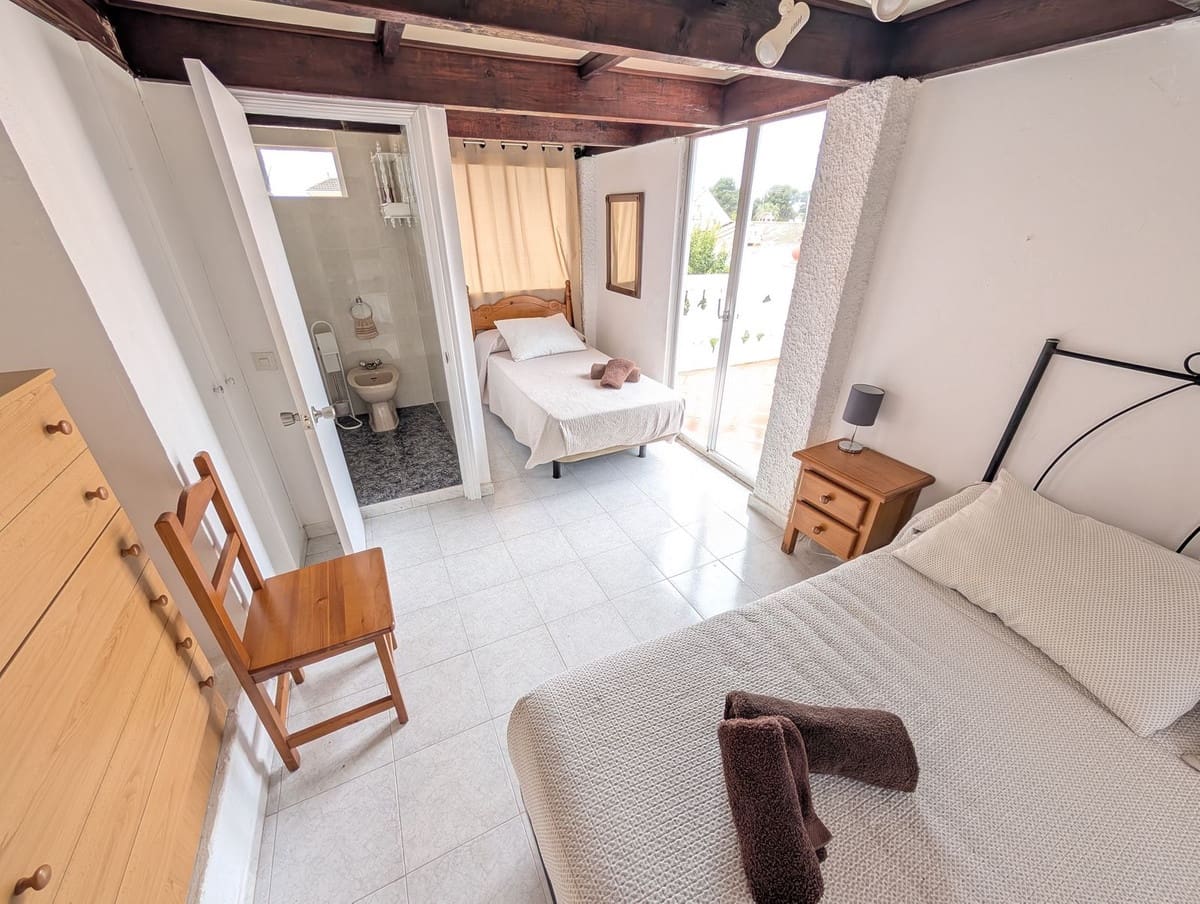 3 bedroom Semi-detached Villa for sale in El Rosario with pool garage - € 565,000 (Ref: 9479922)