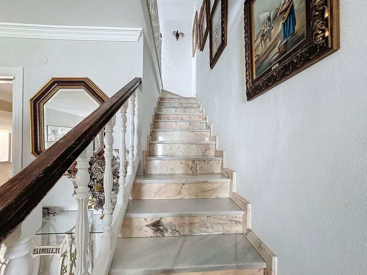 5 soveværelse Semi-Rækkehus til salg i Estepona - € 565.000 (Ref: 9479923)