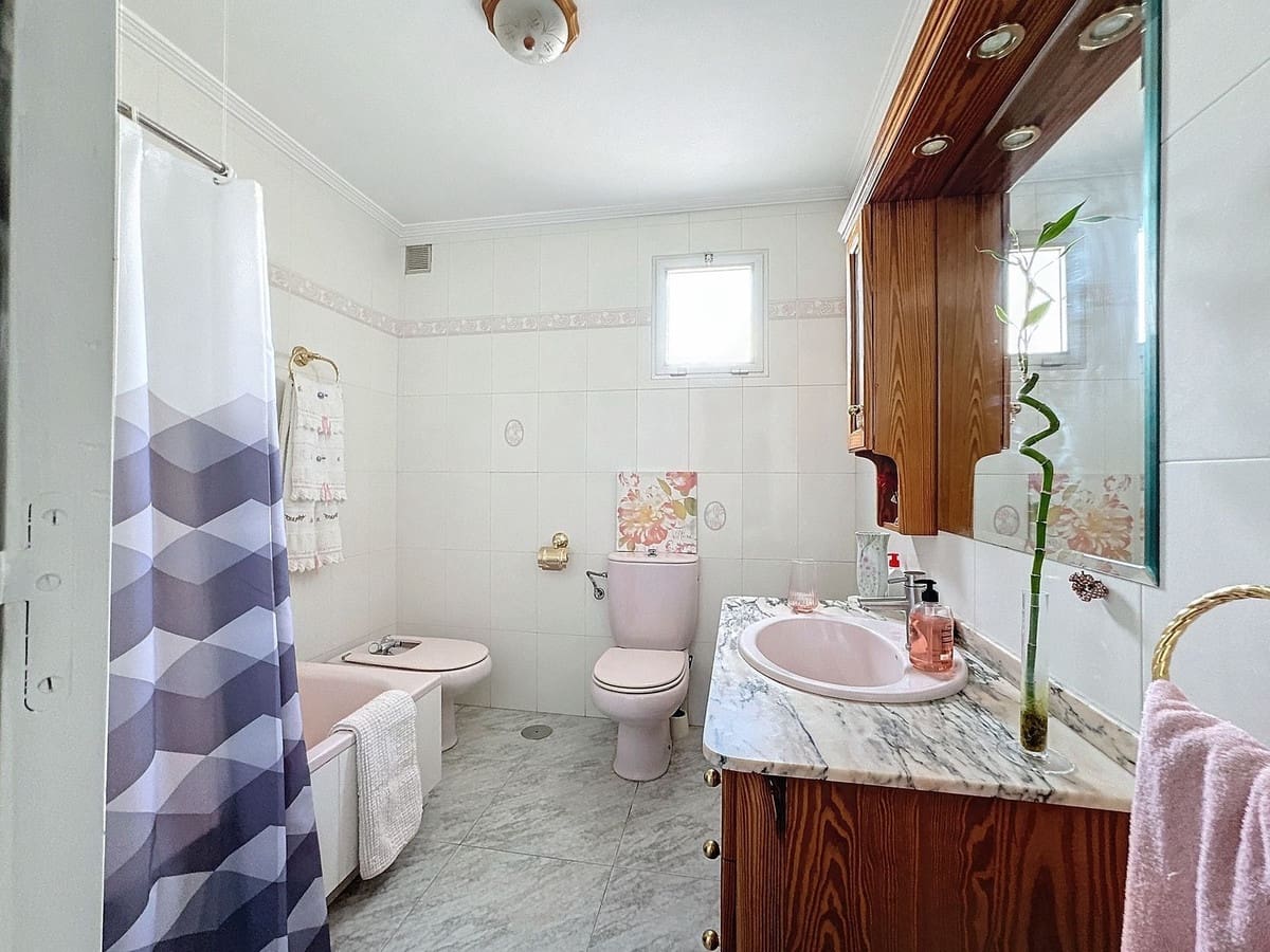 5 soveværelse Semi-Rækkehus til salg i Estepona - € 565.000 (Ref: 9479923)