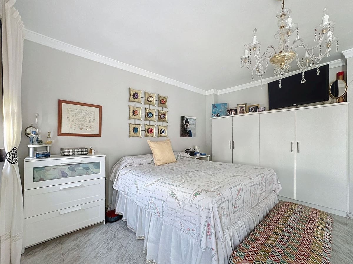 5 soveværelse Semi-Rækkehus til salg i Estepona - € 565.000 (Ref: 9479923)