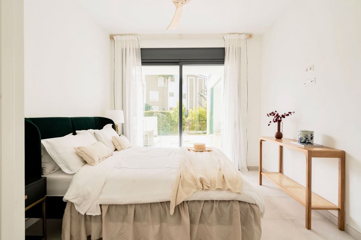 2 bedroom Apartment for sale in El Paraiso with pool garage - € 570,000 (Ref: 9479926)