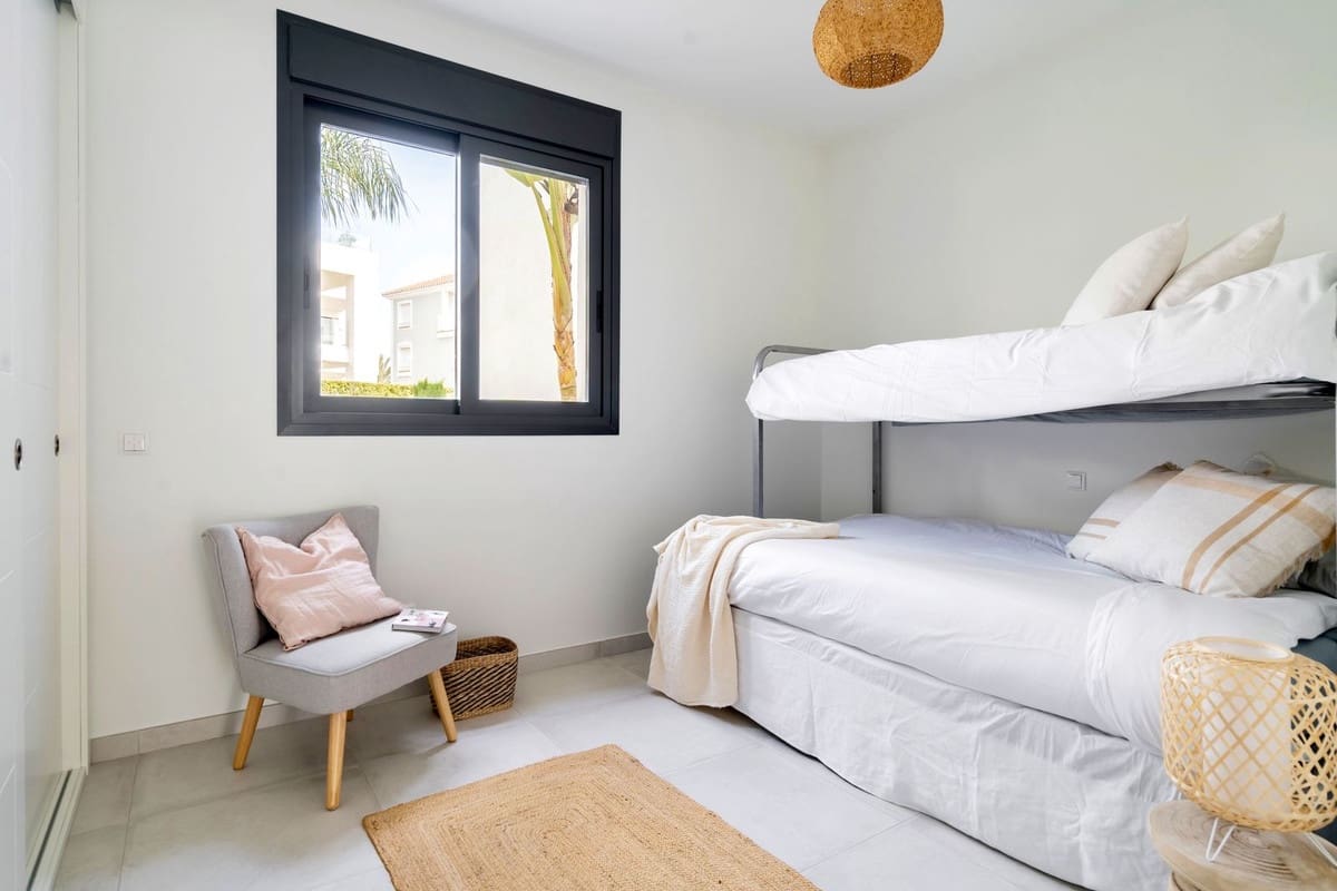 2 bedroom Apartment for sale in El Paraiso with pool garage - € 570,000 (Ref: 9479926)