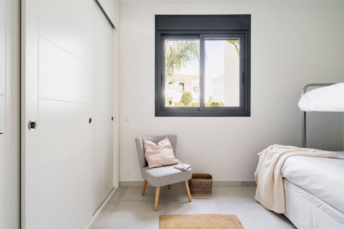 2 bedroom Apartment for sale in El Paraiso with pool garage - € 570,000 (Ref: 9479926)