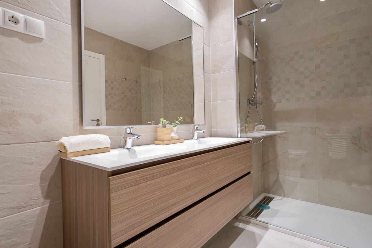 2 bedroom Apartment for sale in El Paraiso with pool garage - € 570,000 (Ref: 9479926)