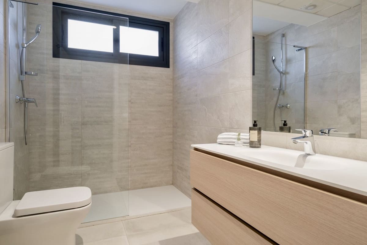 2 bedroom Apartment for sale in El Paraiso with pool garage - € 570,000 (Ref: 9479926)