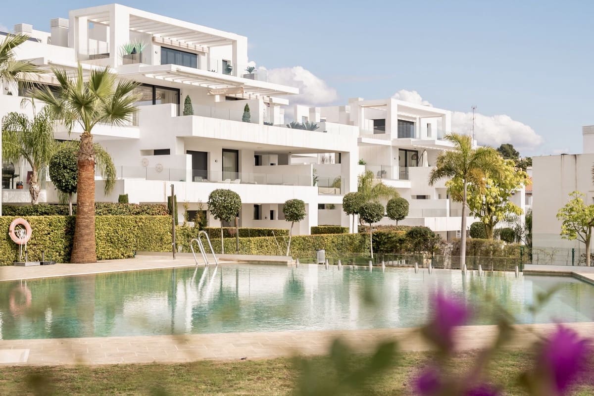 2 bedroom Apartment for sale in El Paraiso with pool garage - € 570,000 (Ref: 9479926)