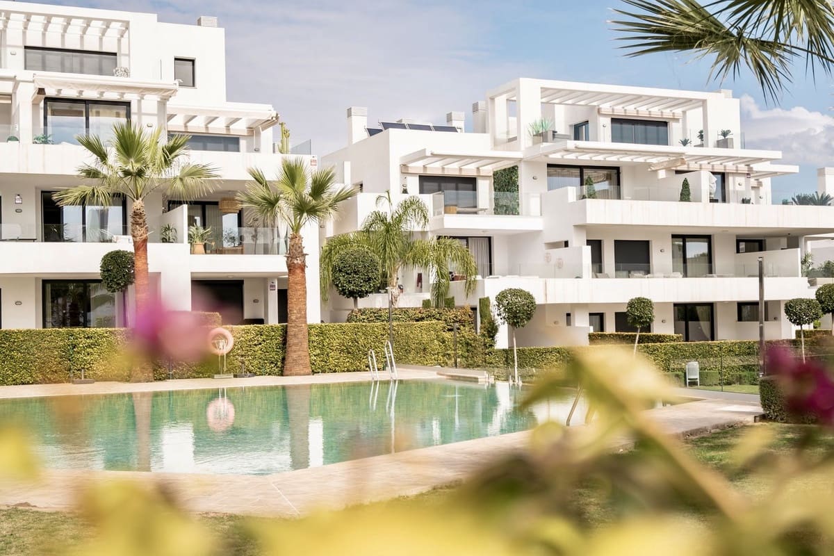 2 bedroom Apartment for sale in El Paraiso with pool garage - € 570,000 (Ref: 9479926)
