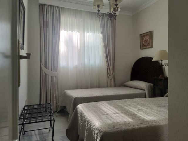 2 soveværelse Lejlighed til salg i La Dama de Noche - La Alzambra, Marbella med swimmingpool - € 570.000 (Ref: 9479928)