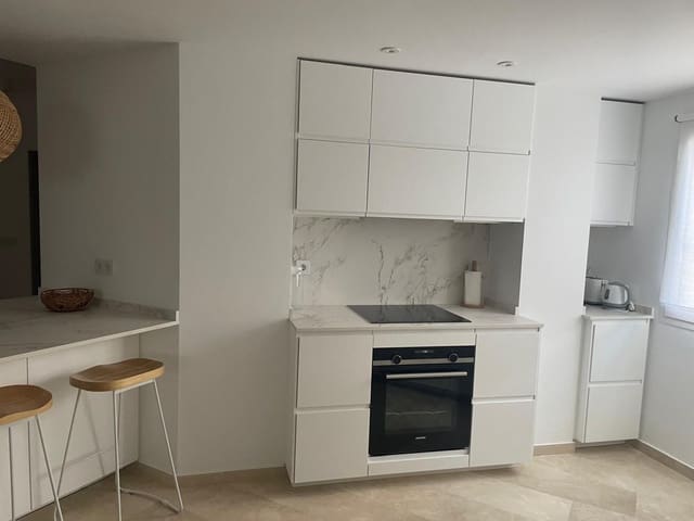 3 makuuhuone Huoneisto myytävänä paikassa San Pedro de Alcántara Pueblo, Marbella mukana uima-altaan 
autotalli - 575 000 € (Ref: 9479934)