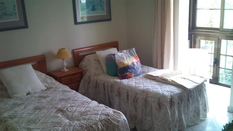 Ático de 5 habitaciones en La Duquesa / Puerto de la Duquesa en venta - 575.000 € (Ref: 9479938)