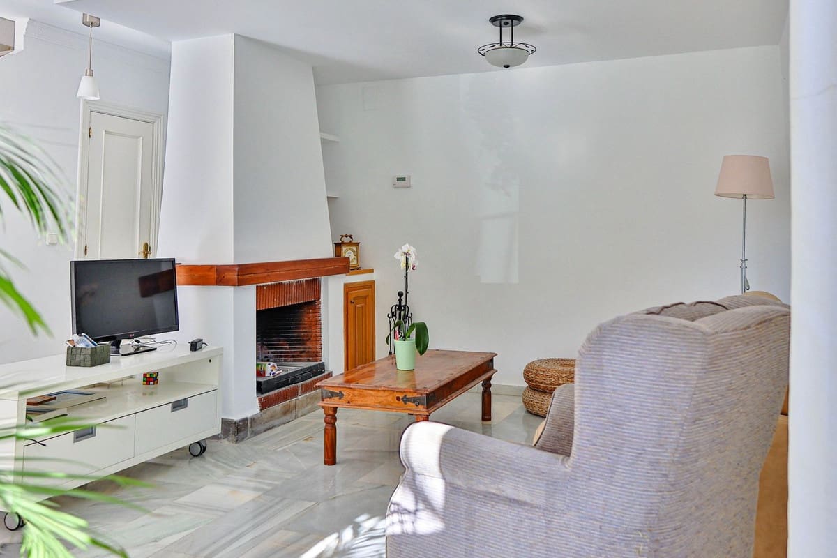 4 slaapkamer Halfvrijstaande villa te koop in Mijas met garage - € 579.000 (Ref: 9479943)