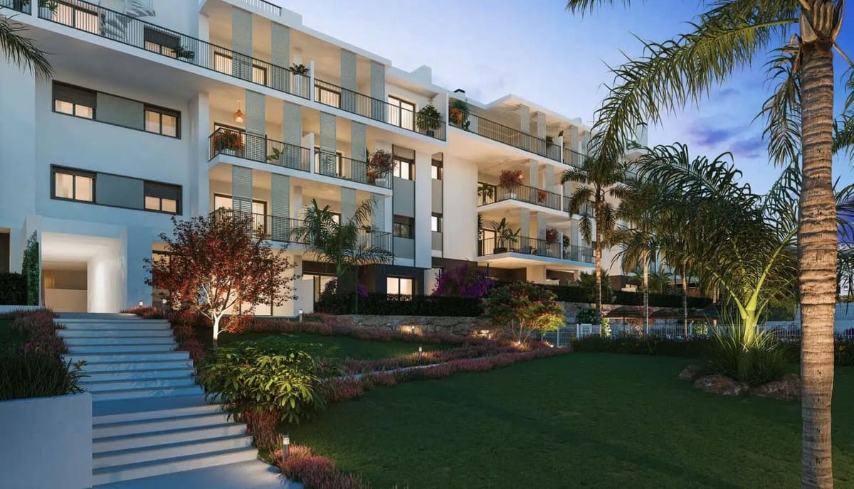 2 bedroom Apartment for sale in Estepona with pool - € 580,000 (Ref: 9479945)