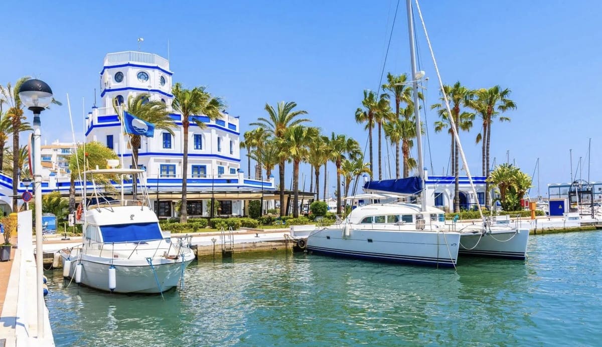 2 bedroom Apartment for sale in Estepona with pool - € 580,000 (Ref: 9479945)