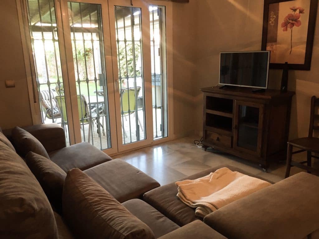 4 soveværelse Semi-Rækkehus til salg i Estepona med swimmingpool - € 580.000 (Ref: 9479948)