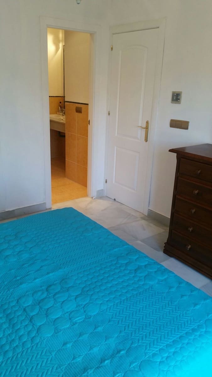 4 soveværelse Semi-Rækkehus til salg i Estepona med swimmingpool - € 580.000 (Ref: 9479948)