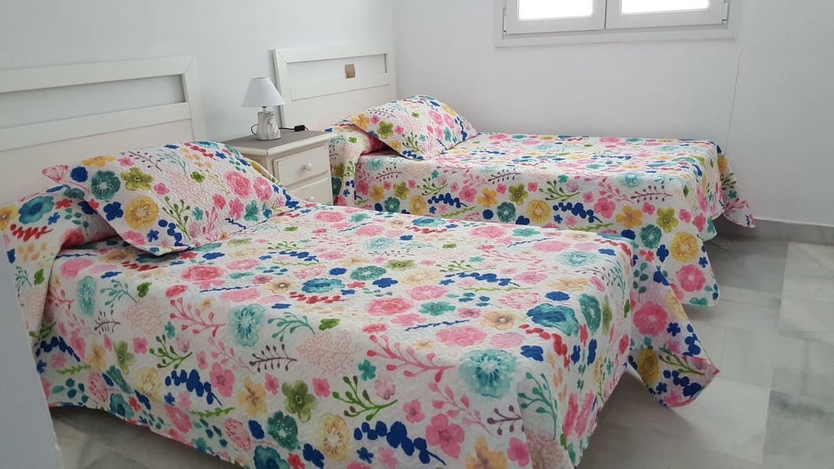 4 soveværelse Semi-Rækkehus til salg i Estepona med swimmingpool - € 580.000 (Ref: 9479948)