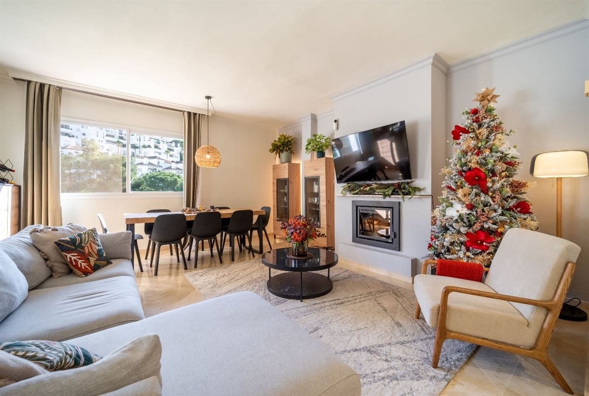 3 bedroom Apartment for sale in La Quinta with pool - € 583,500 (Ref: 9479952)