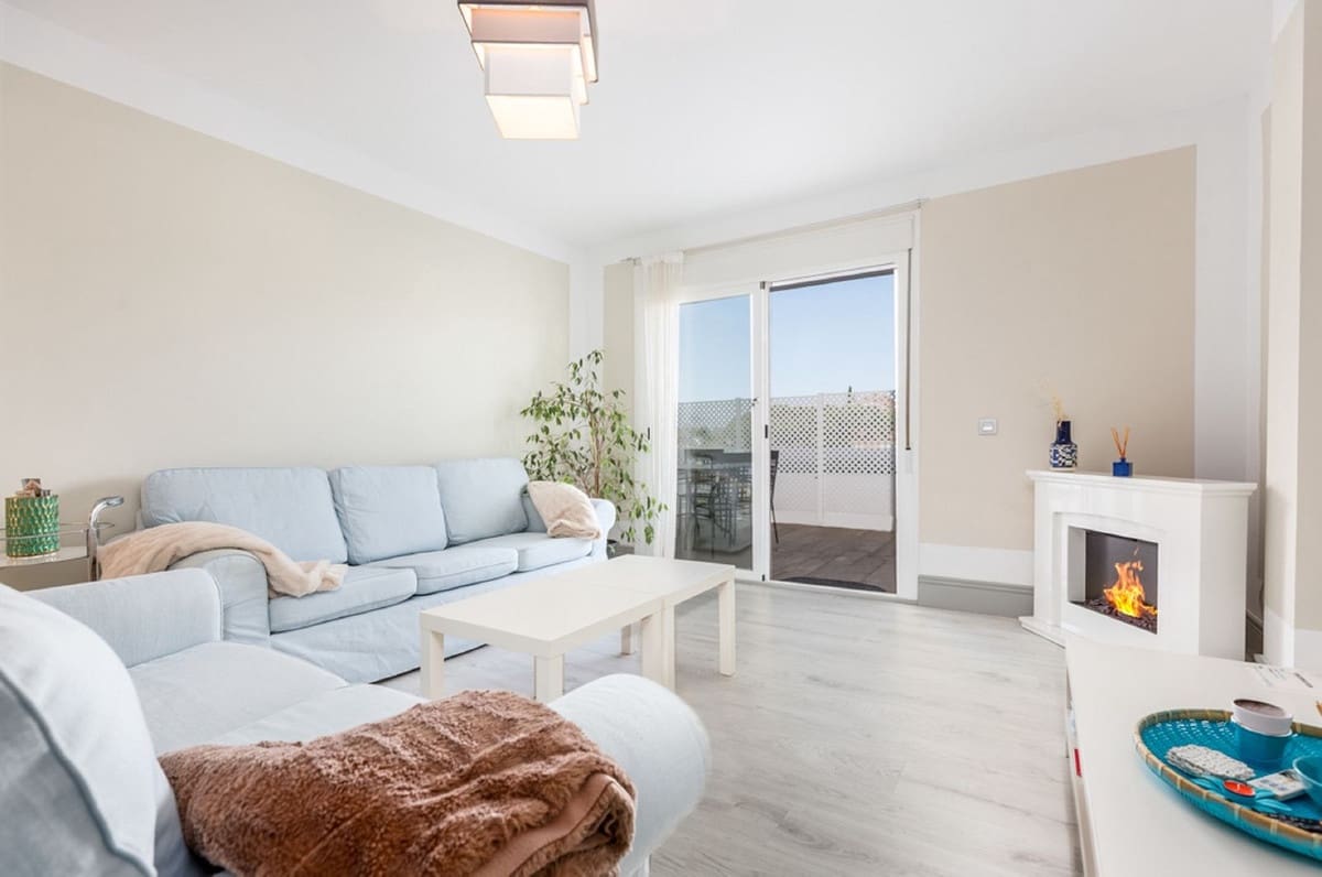 2 soverom Leilighet til salgs i Nueva Andalucia med svømmebasseng - € 585 000 (Ref: 9479955)