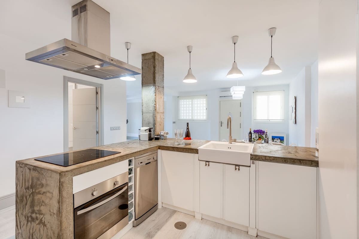 2 soverom Leilighet til salgs i Nueva Andalucia med svømmebasseng - € 585 000 (Ref: 9479955)