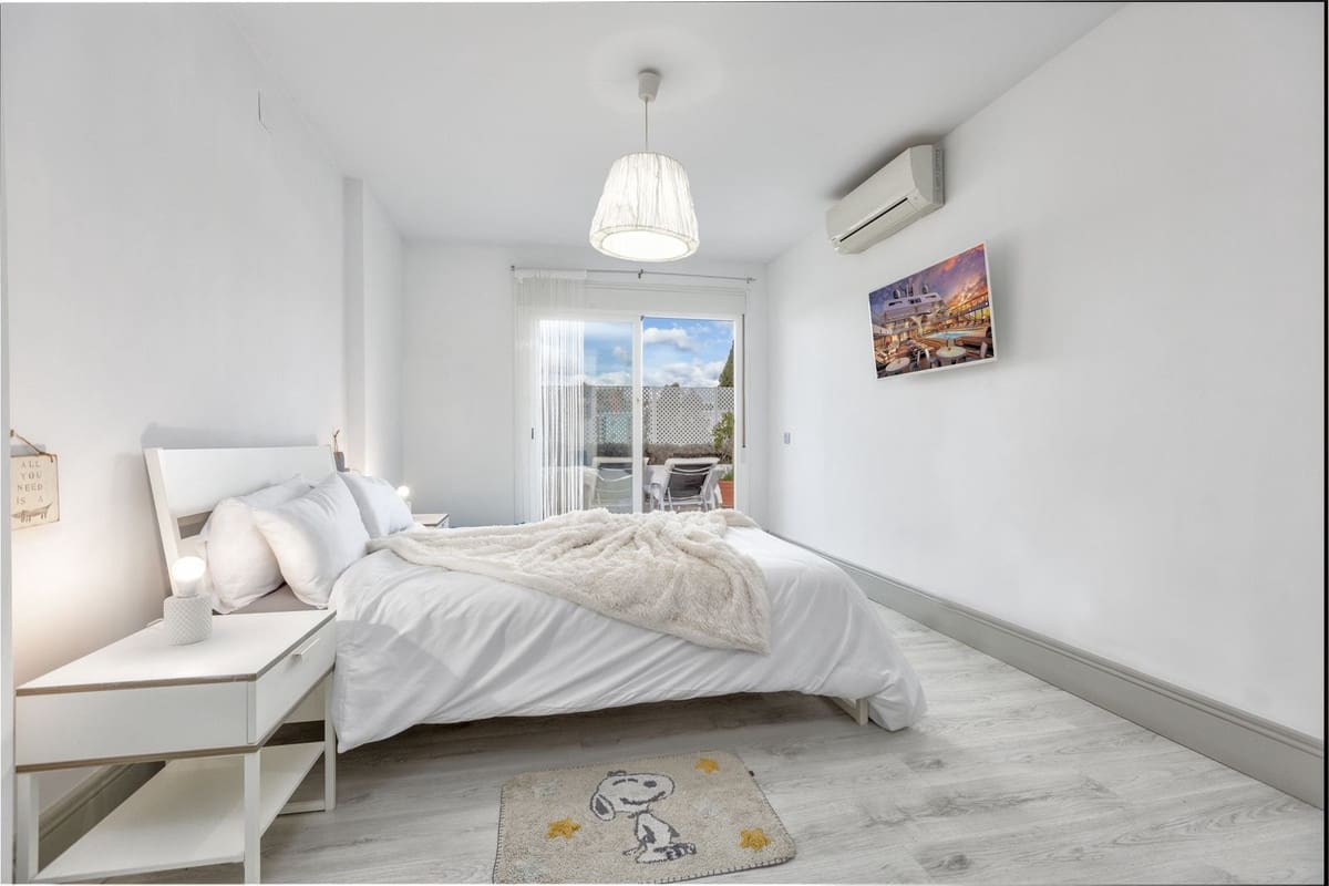 2 soverom Leilighet til salgs i Nueva Andalucia med svømmebasseng - € 585 000 (Ref: 9479955)