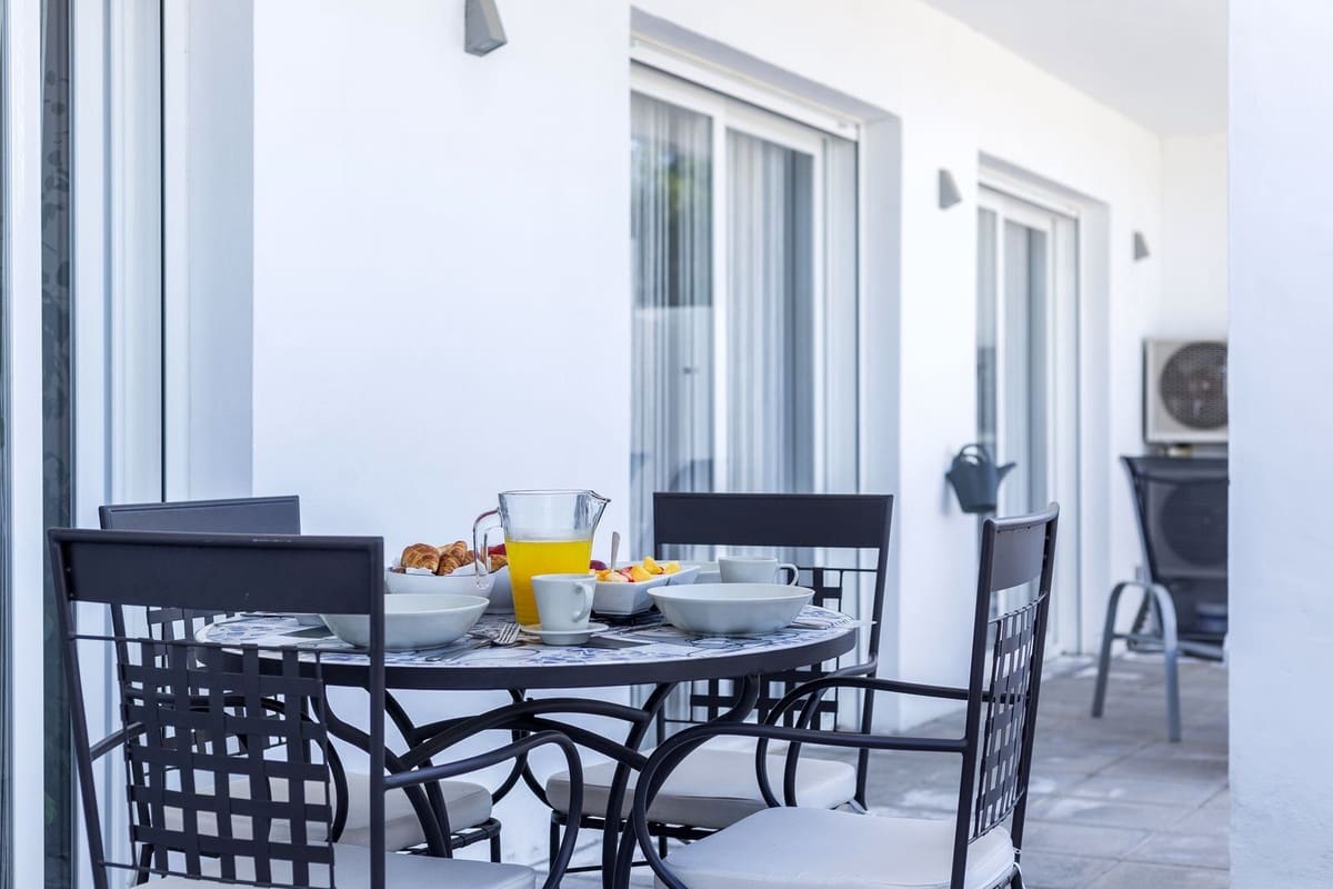 2 soverom Leilighet til salgs i Nueva Andalucia med svømmebasseng - € 585 000 (Ref: 9479955)