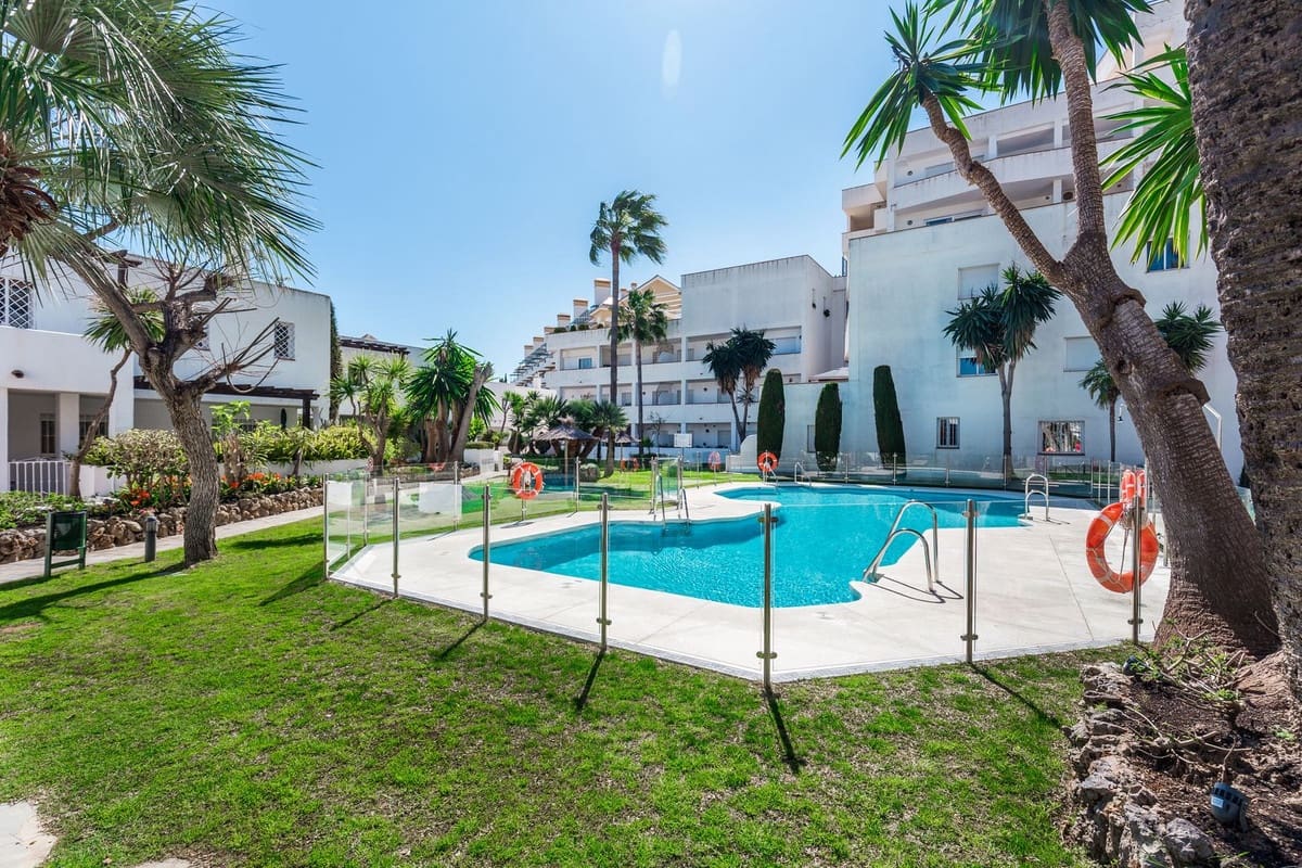 2 soverom Leilighet til salgs i Nueva Andalucia med svømmebasseng - € 585 000 (Ref: 9479955)
