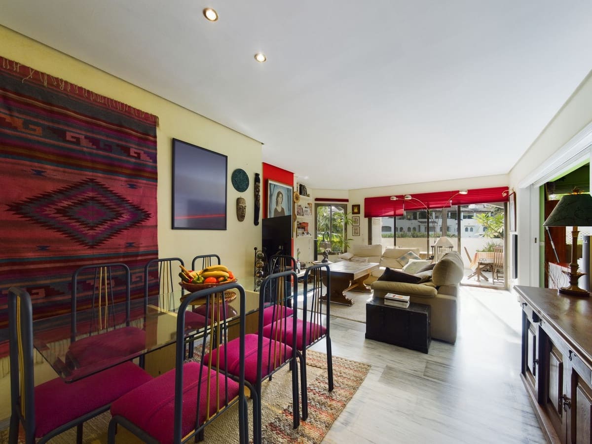 3 bedroom Apartment for sale in Elviria with pool - € 585,000 (Ref: 9479956)