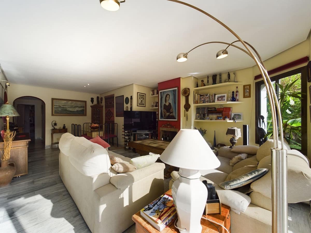 3 bedroom Apartment for sale in Elviria with pool - € 585,000 (Ref: 9479956)