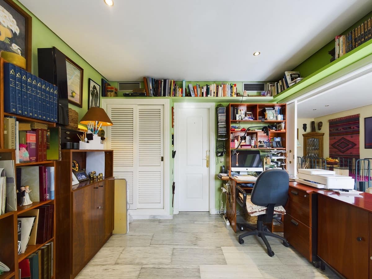 3 bedroom Apartment for sale in Elviria with pool - € 585,000 (Ref: 9479956)