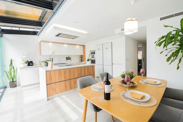 3 makuuhuone Omakotitalo myytävänä paikassa Centro Historico, Málaga kaupunki mukana 
autotalli - 585 000 € (Ref: 9479959)