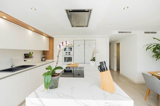 3 makuuhuone Omakotitalo myytävänä paikassa Centro Historico, Málaga kaupunki mukana 
autotalli - 585 000 € (Ref: 9479959)