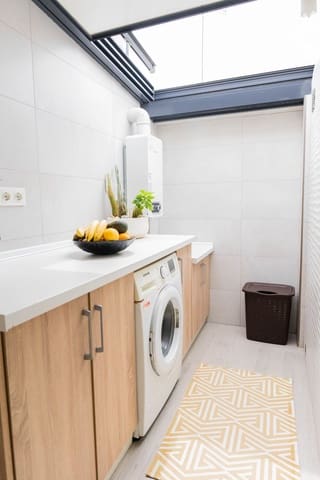 3 makuuhuone Omakotitalo myytävänä paikassa Centro Historico, Málaga kaupunki mukana 
autotalli - 585 000 € (Ref: 9479959)