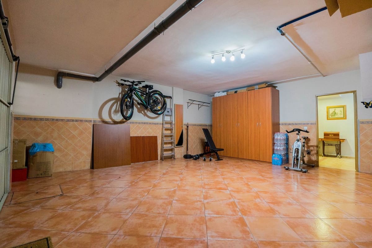 3 makuuhuone Omakotitalo myytävänä paikassa Malaga kaupunki mukana 
autotalli - 585 000 € (Ref: 9479959)