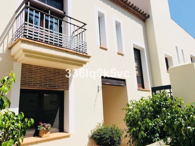 4 chambre Maison de Ville à vendre à Benahavís pueblo, Benahavís avec piscine garage - 585 000 € (Ref: 9479961)