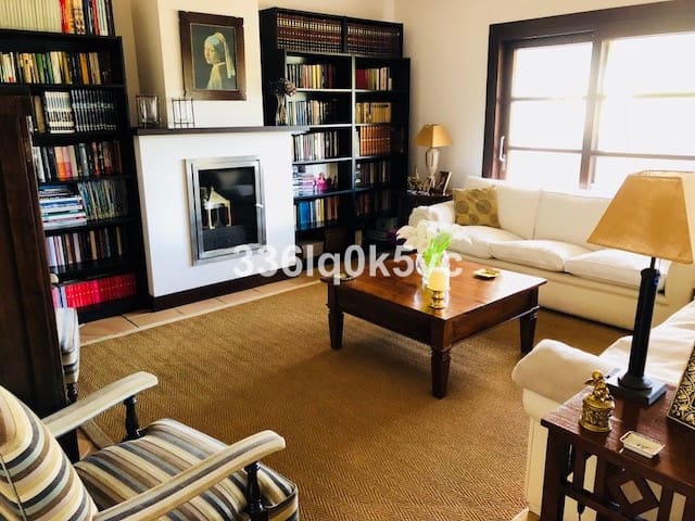 4 chambre Maison de Ville à vendre à Benahavís pueblo, Benahavís avec piscine garage - 585 000 € (Ref: 9479961)