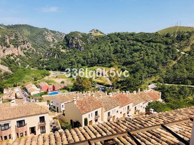 4 chambre Maison de Ville à vendre à Benahavis avec piscine garage - 585 000 € (Ref: 9479961)