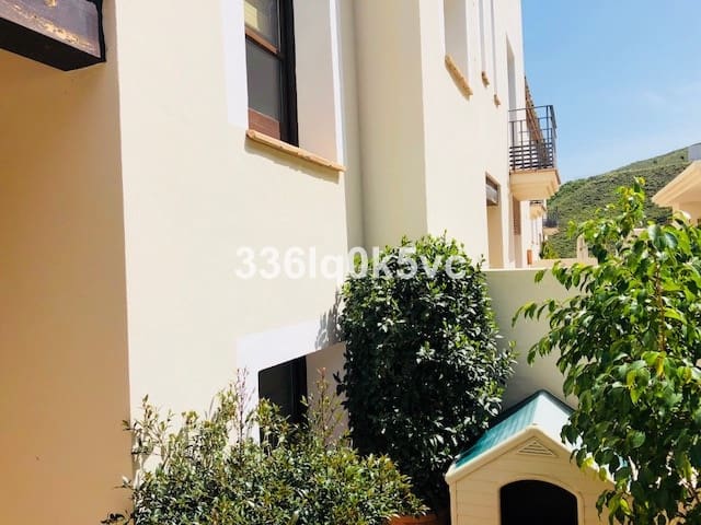 4 chambre Maison de Ville à vendre à Benahavis avec piscine garage - 585 000 € (Ref: 9479961)