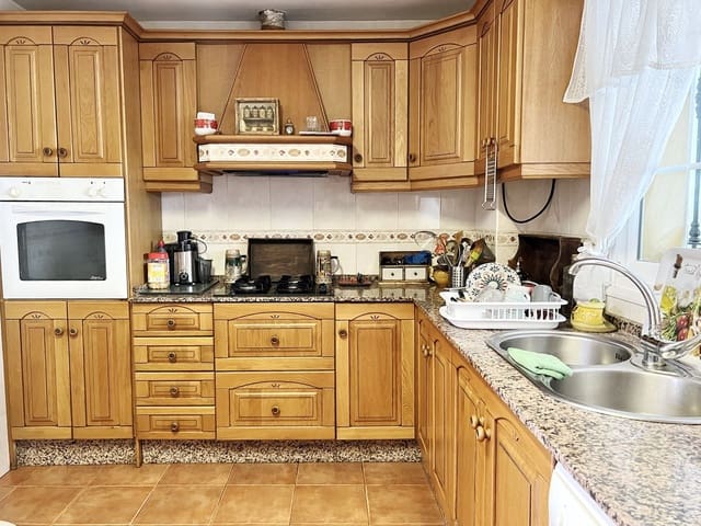 6 soveværelse Byhus til salg i San Pedro de Alcántara Pueblo, Marbella - € 585.000 (Ref: 9479962)