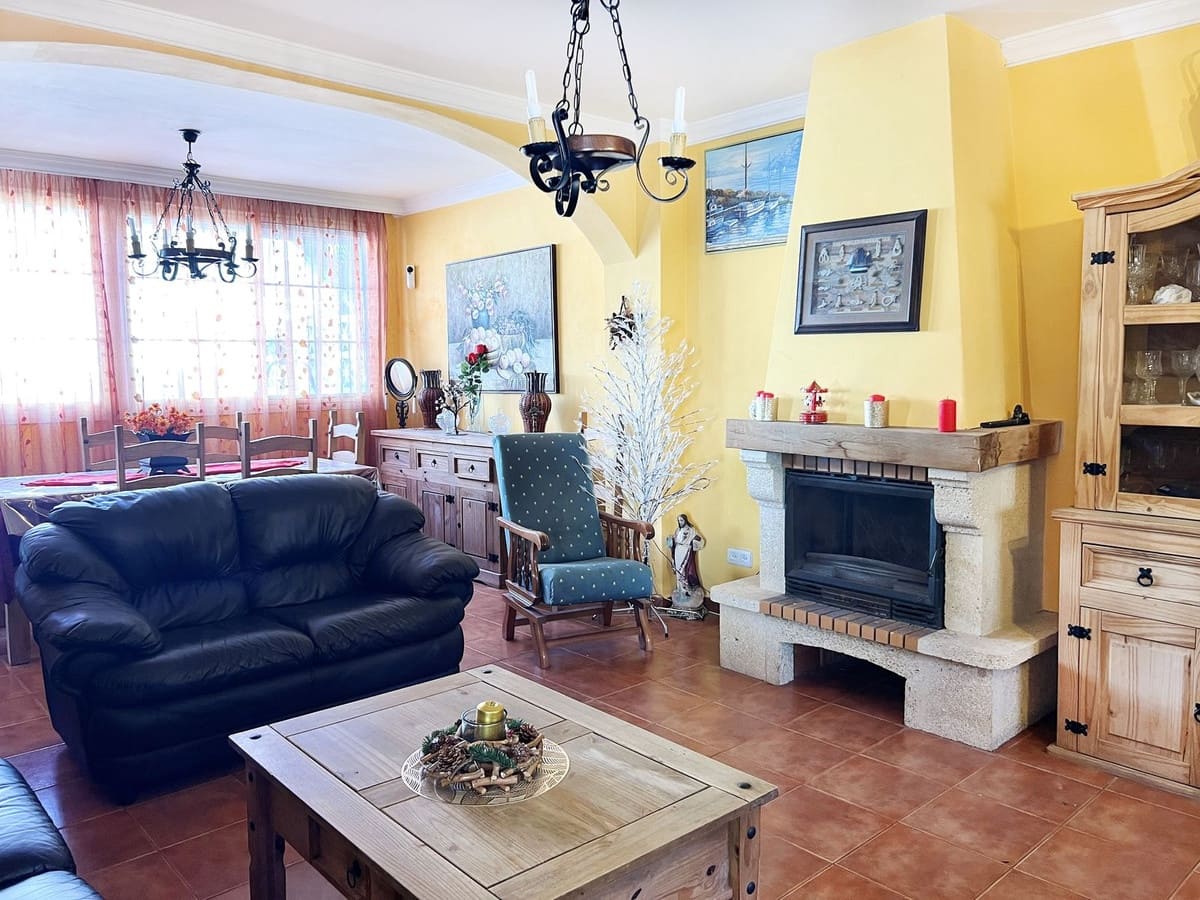 6 bedroom Townhouse for sale in San Pedro de Alcantara - € 585,000 (Ref: 9479962)