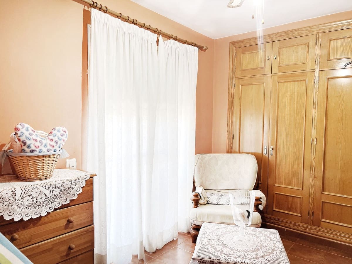 6 bedroom Townhouse for sale in San Pedro de Alcantara - € 585,000 (Ref: 9479962)