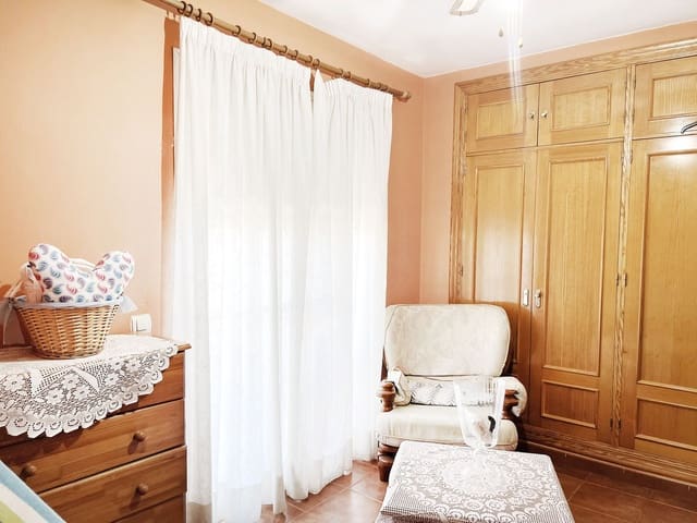 6 soveværelse Byhus til salg i San Pedro de Alcántara Pueblo, Marbella - € 585.000 (Ref: 9479962)