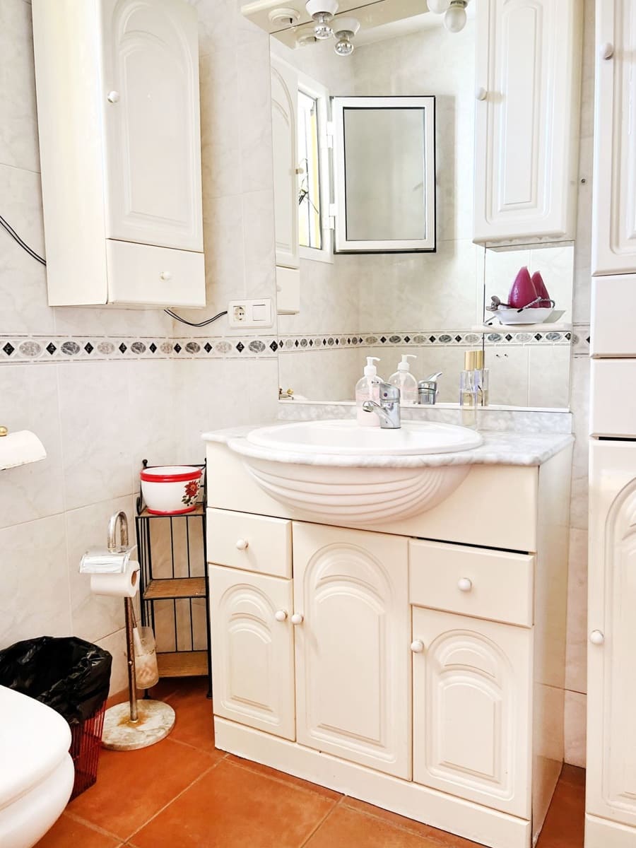 6 bedroom Townhouse for sale in San Pedro de Alcantara - € 585,000 (Ref: 9479962)