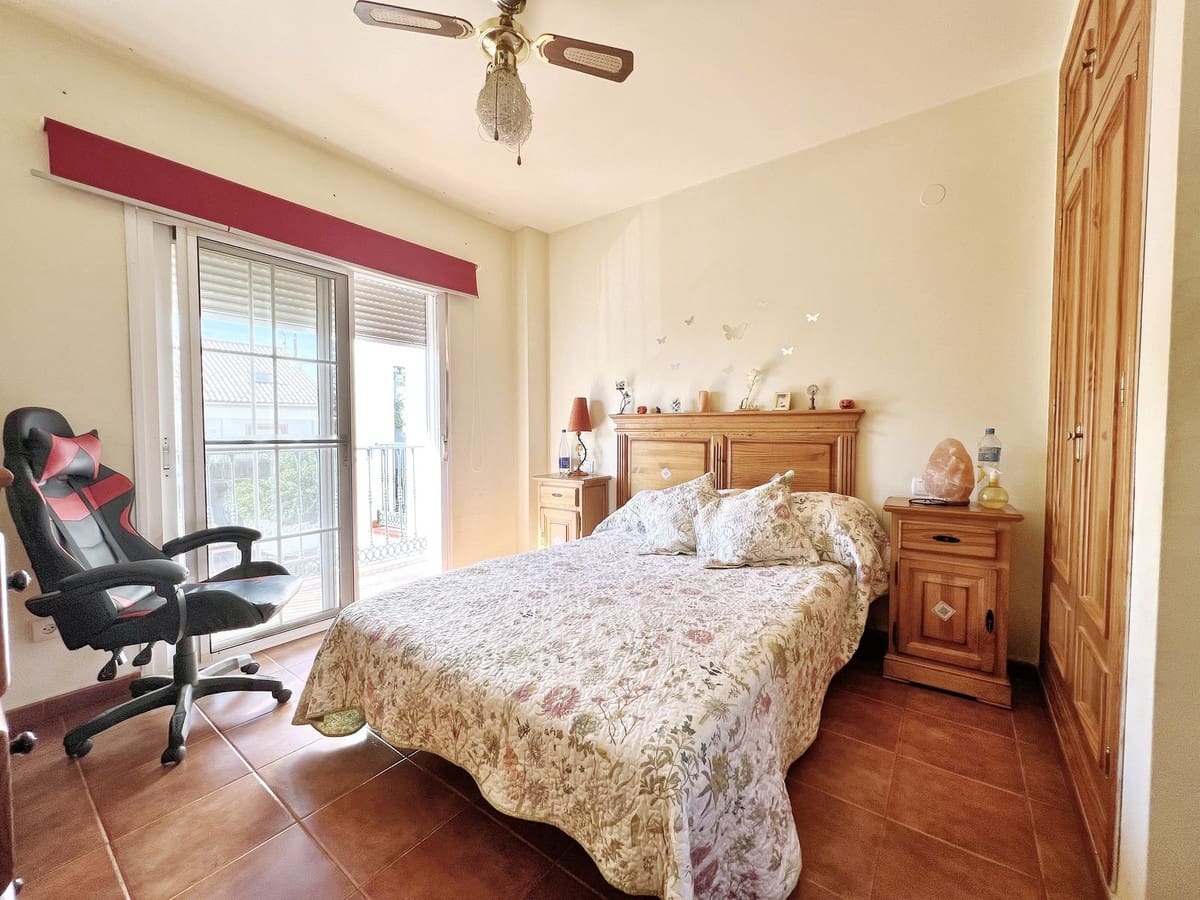 6 bedroom Townhouse for sale in San Pedro de Alcantara - € 585,000 (Ref: 9479962)