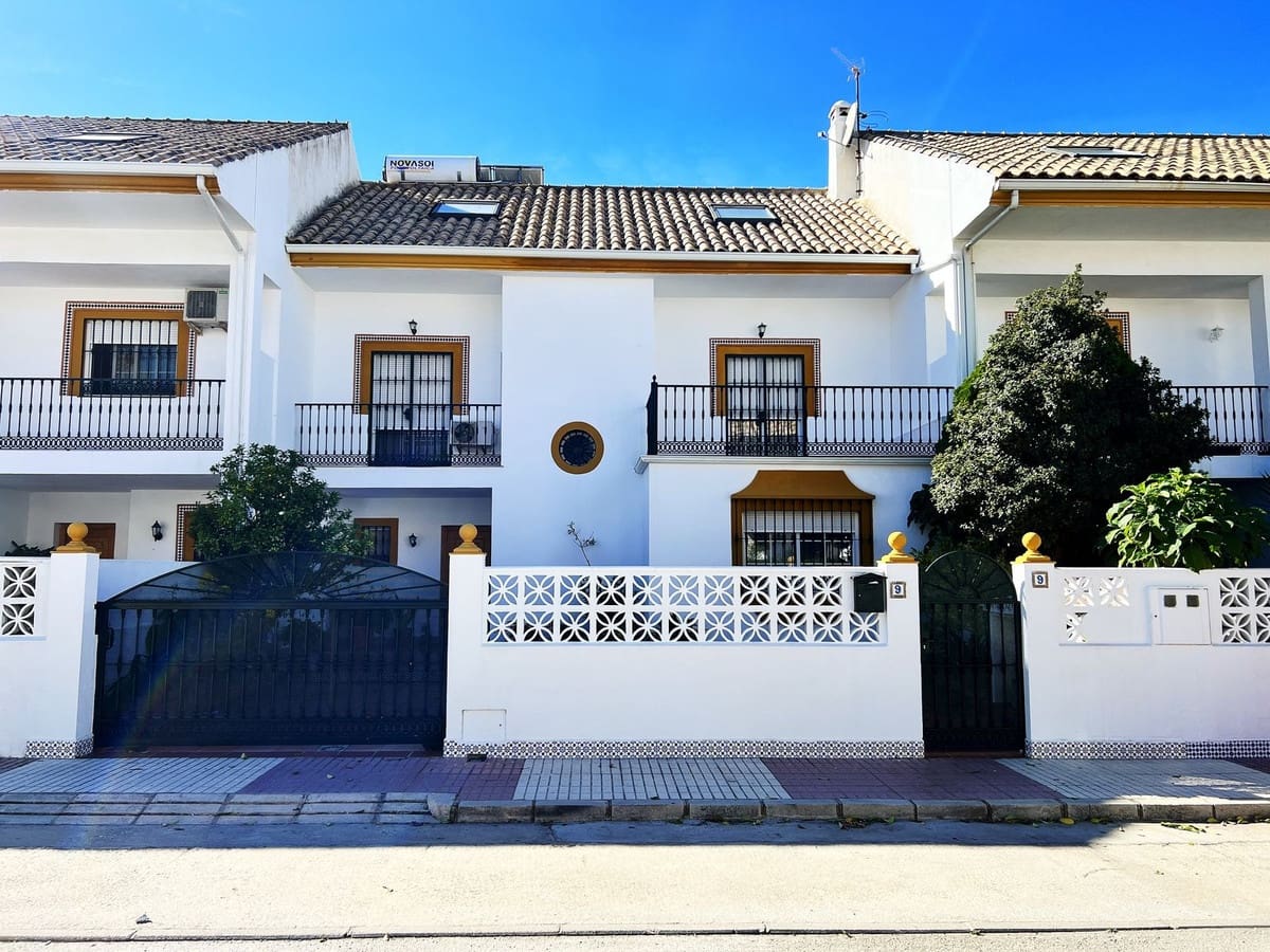 6 bedroom Townhouse for sale in San Pedro de Alcantara - € 585,000 (Ref: 9479962)
