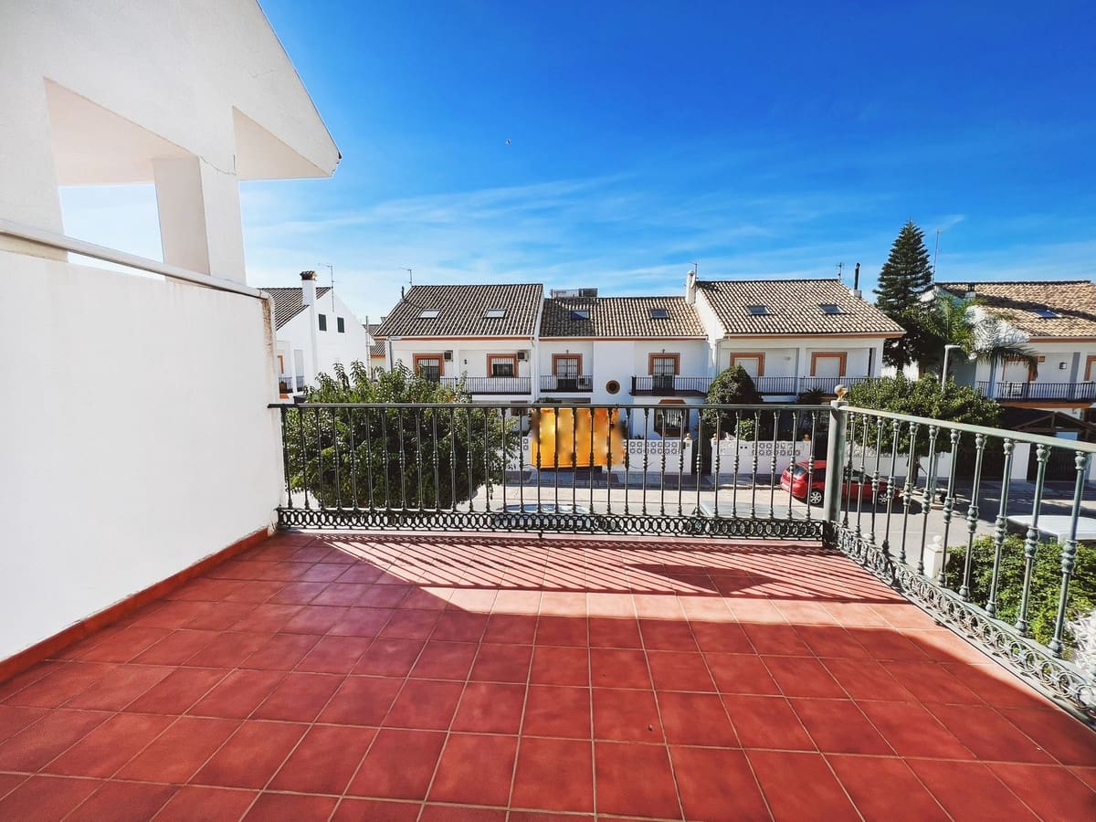 6 bedroom Townhouse for sale in San Pedro de Alcantara - € 585,000 (Ref: 9479962)