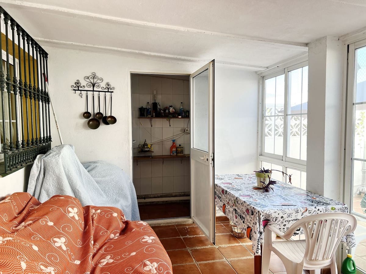 6 bedroom Townhouse for sale in San Pedro de Alcantara - € 585,000 (Ref: 9479962)