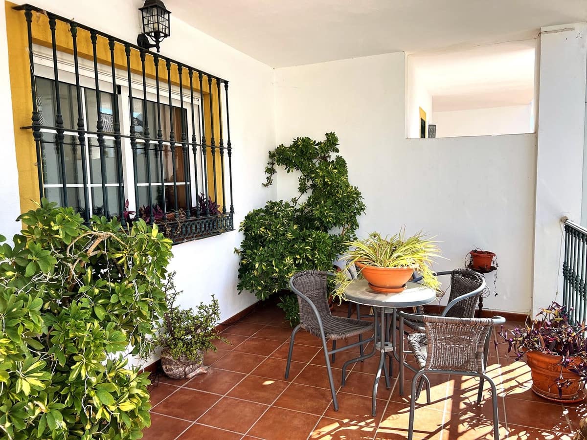 6 bedroom Townhouse for sale in San Pedro de Alcantara - € 585,000 (Ref: 9479962)