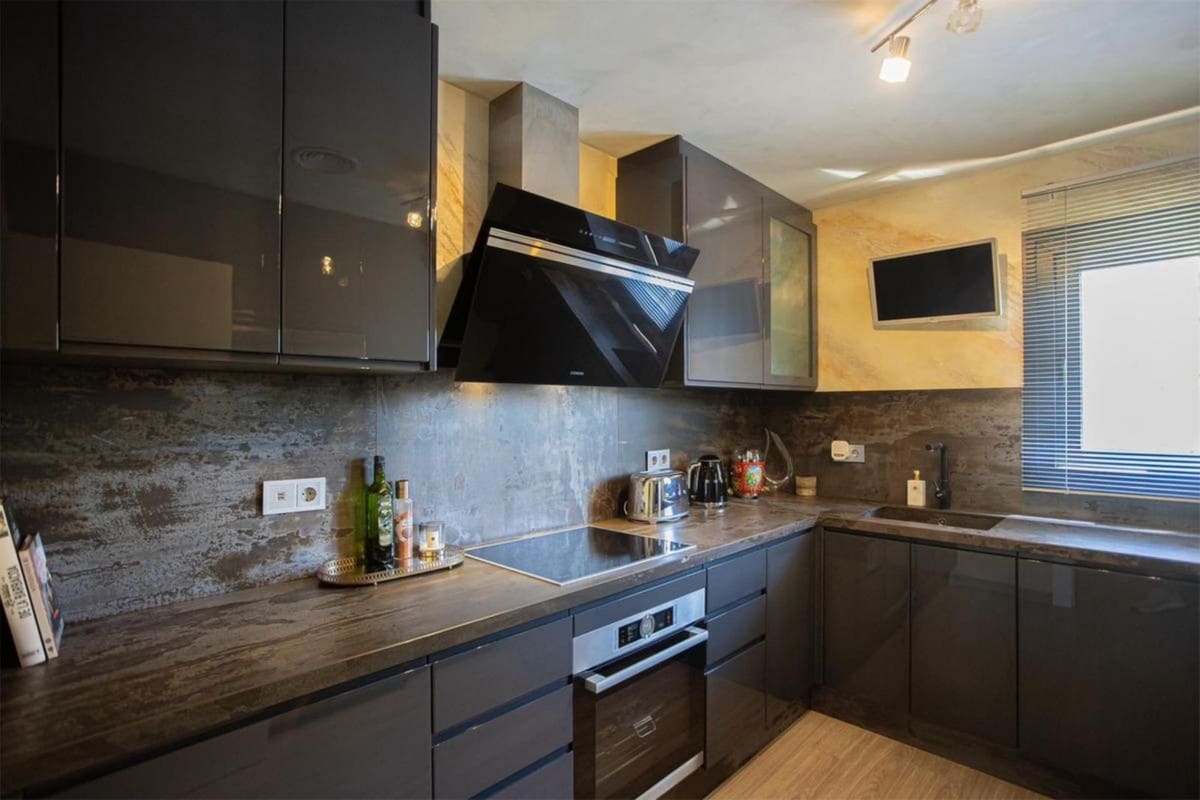 2 soveværelse Lejlighed til salg i Los Flamingos med swimmingpool - € 588.000 (Ref: 9479964)