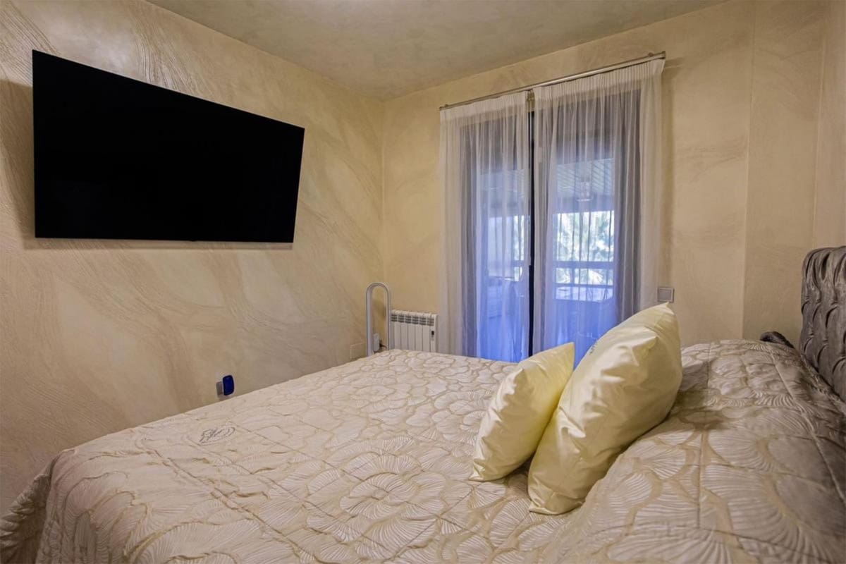 2 soveværelse Lejlighed til salg i Los Flamingos med swimmingpool - € 588.000 (Ref: 9479964)