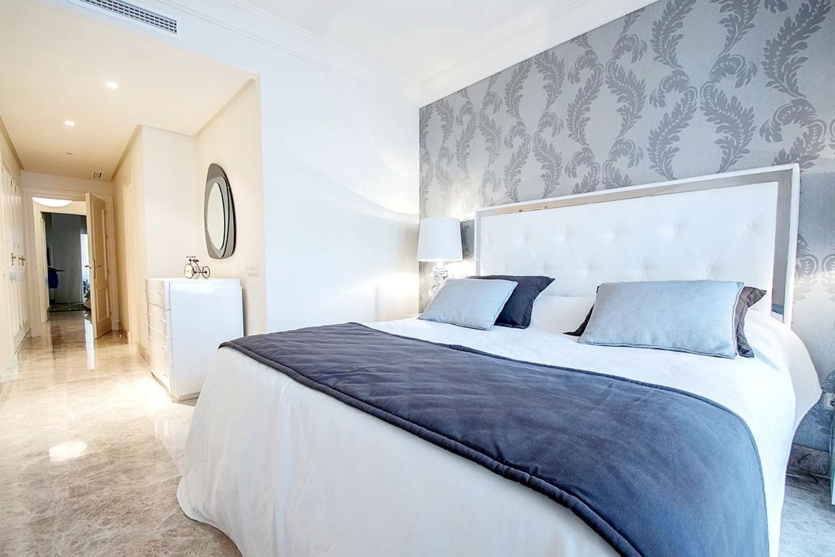 2 soveværelse Lejlighed til salg i Nueva Andalucia med swimmingpool garage - € 590.000 (Ref: 9479968)